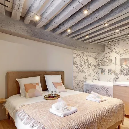 Bluestay 193 - Superb In * Paris
